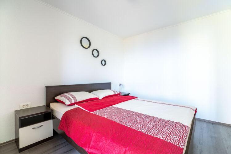 Apartments Nika With Swimming Pool And Beautiful Sea View Dobreć المظهر الخارجي الصورة